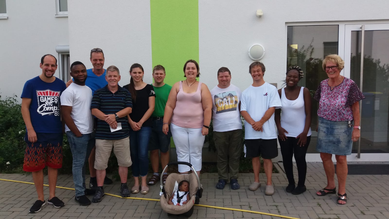 Gartenprojekt der Rosenhof-Stiftung mit Anwohnern, Geflüchteten, Bürgern aus Linden