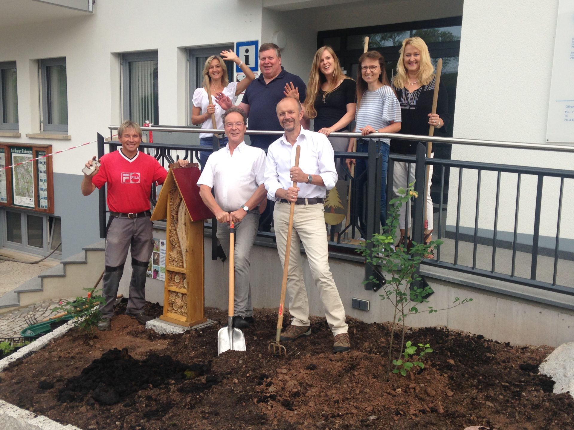 Rickenbach blüht auf: Das Rathaus-Beet
