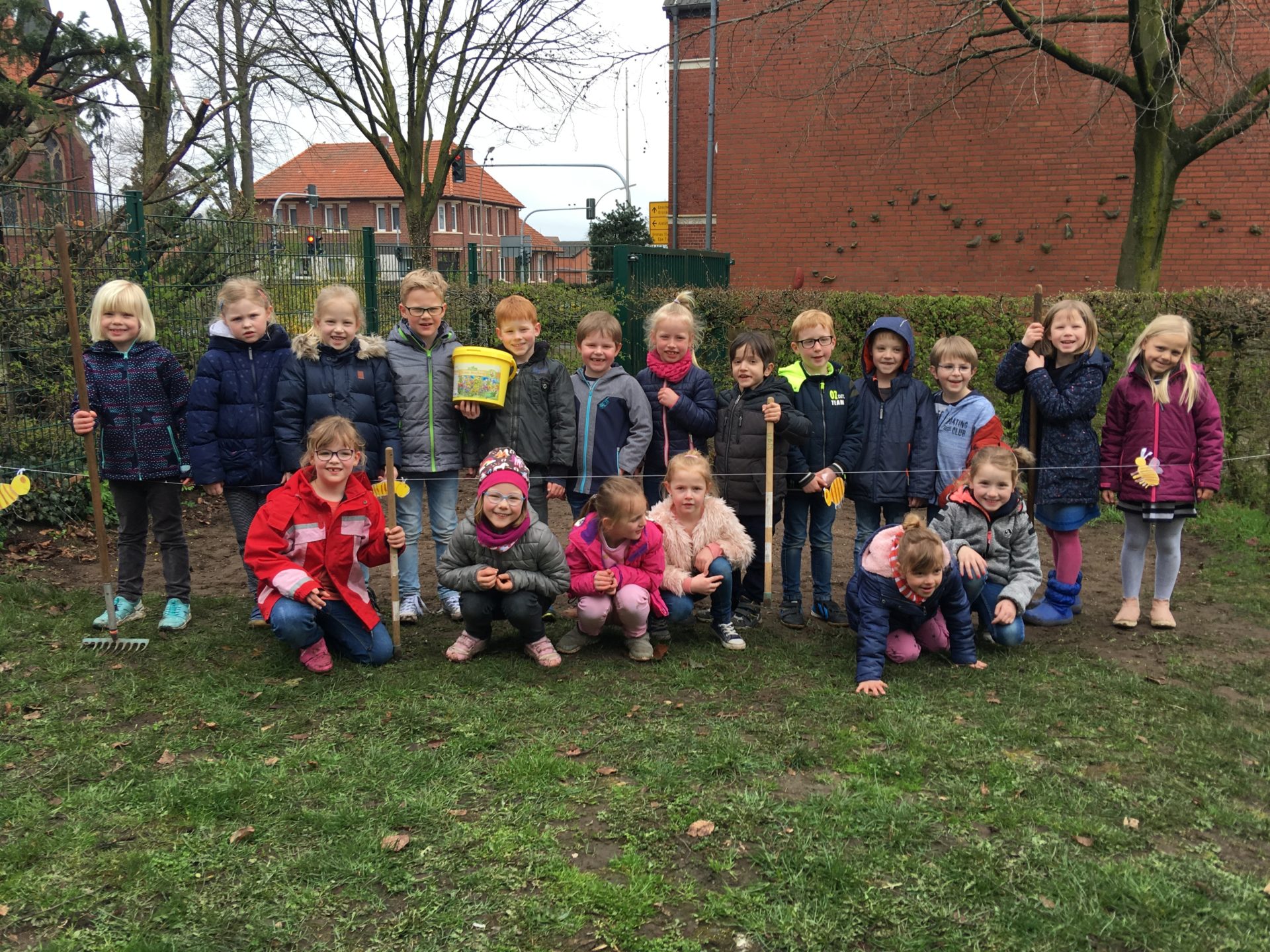 Eine Bienenwiese auf dem Schulhof