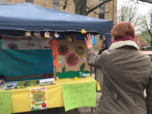 Info- und Spielestand auf dem Palmmarkt