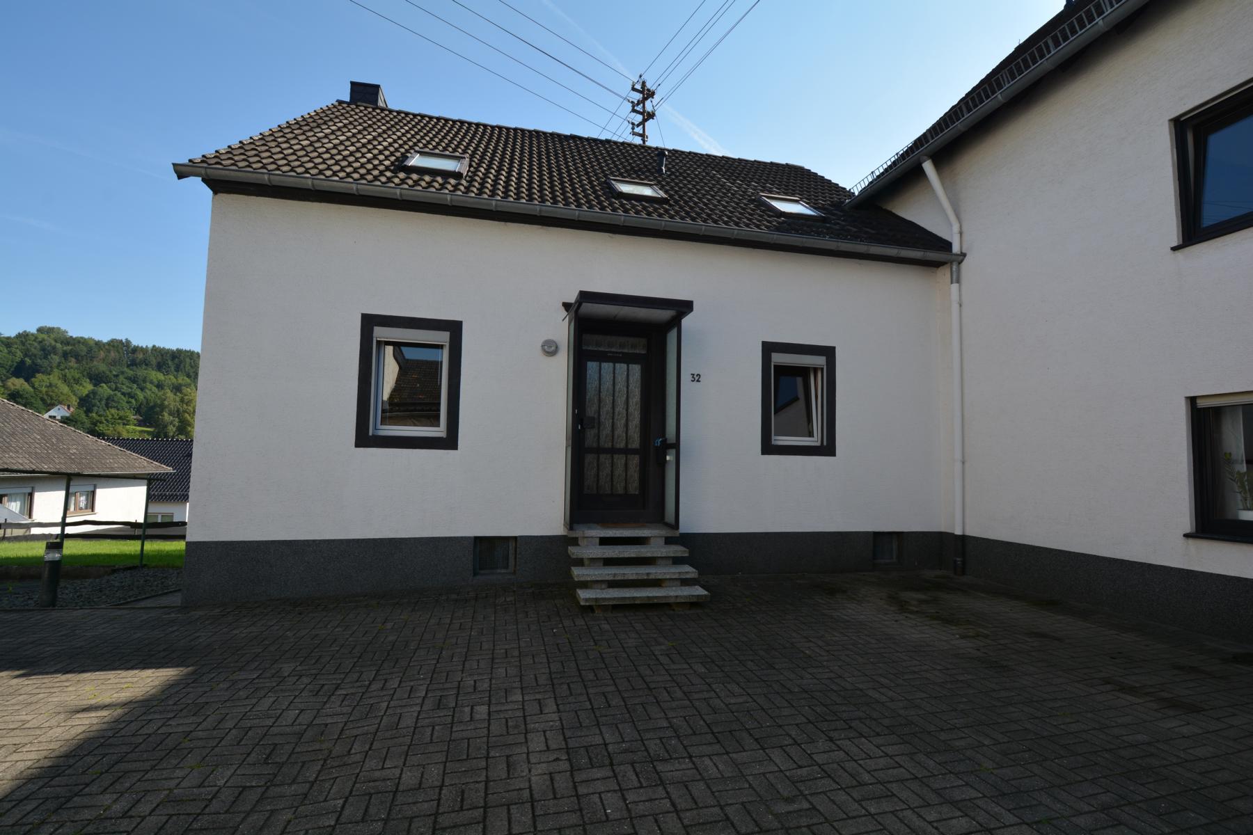 Hollenhof – von der Plattenwüste zum Naturgarten