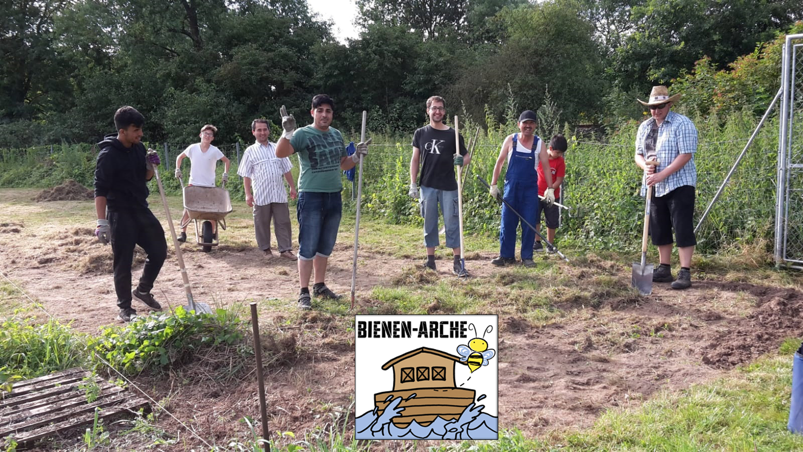 Wir bauen einen Wildbienengarten mit „Bienen-Arche“!