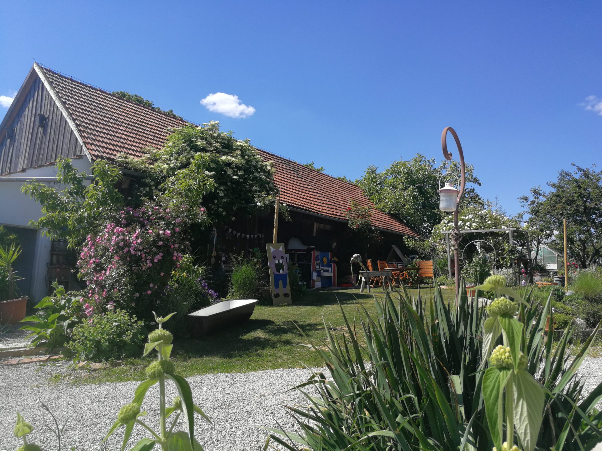 HORTUS „Wundergarten“ Beitrag II – Pflanzungen von 2016 bis 2020 mit vielen „Upcycling“ Ideen