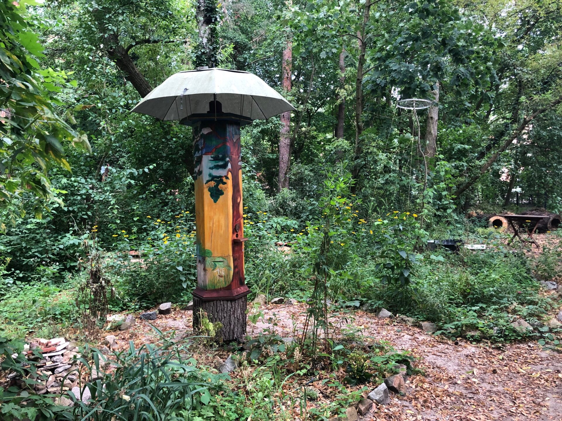 Vom Brachland zum »Kinder- Wildbienen- & Zeidlergarten«