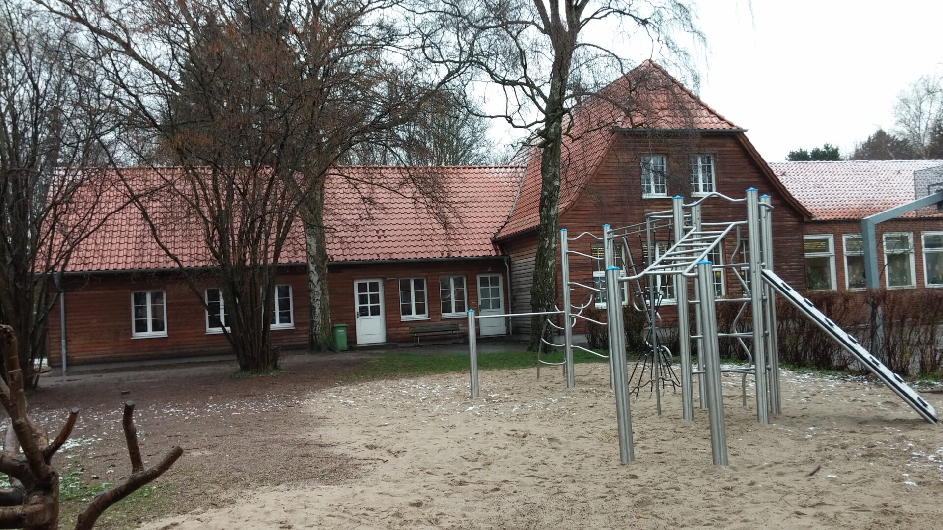Der Schulhof wird bunt