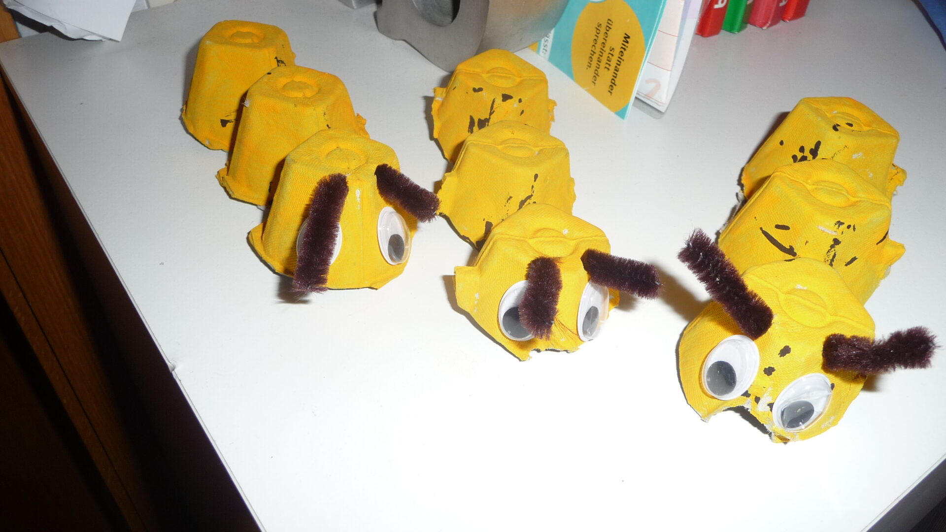 2. Beitrag: die Theorie im Rahmen des Projektes: Die Kinder lernen eine Biene RICHTIG  kennen – die Angst vor dem fliegenden Insekt soll sich in Neugier verwandeln und Wissen aufbauen