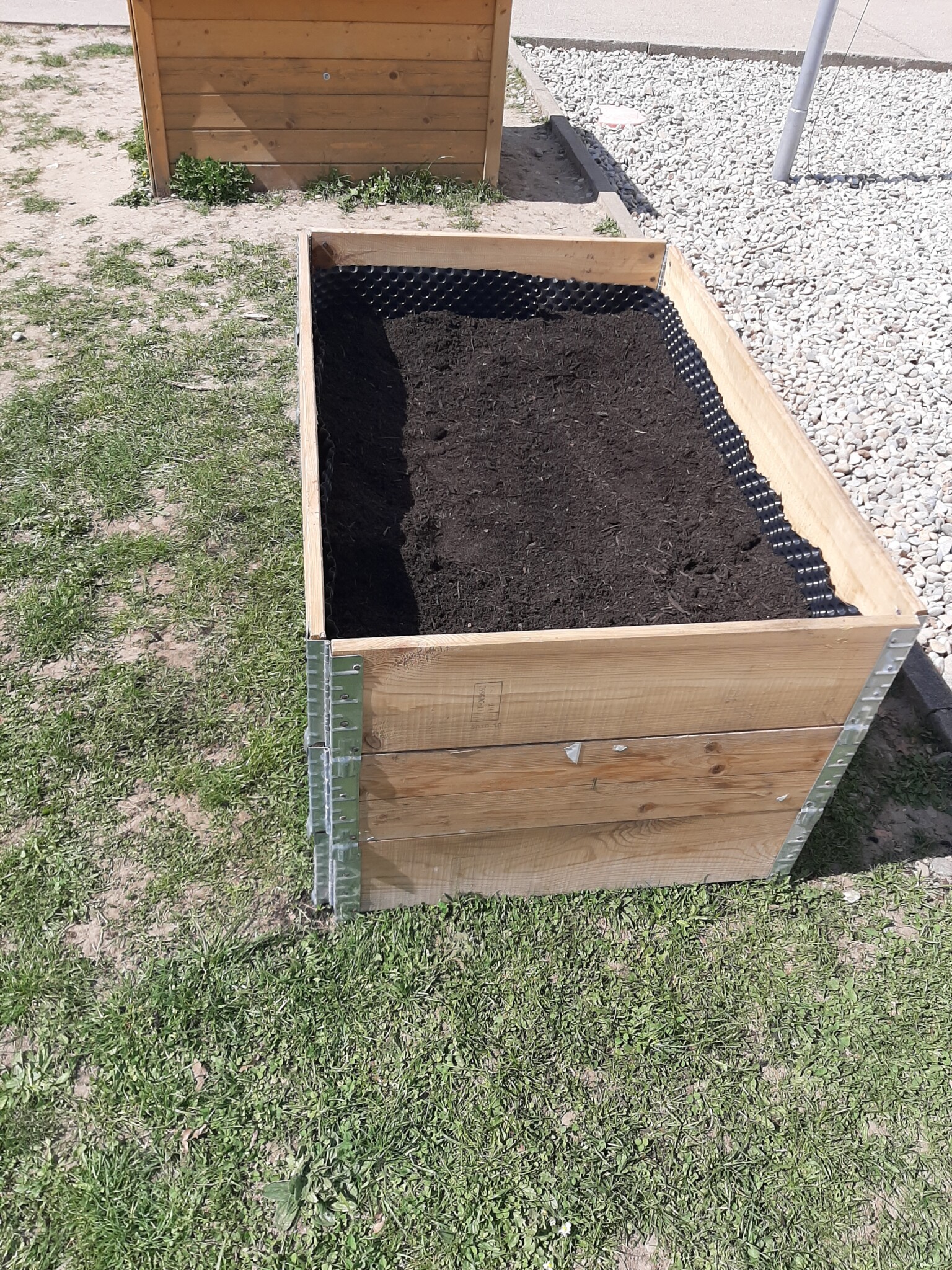 Hochbeete für die Schulgarten-AG