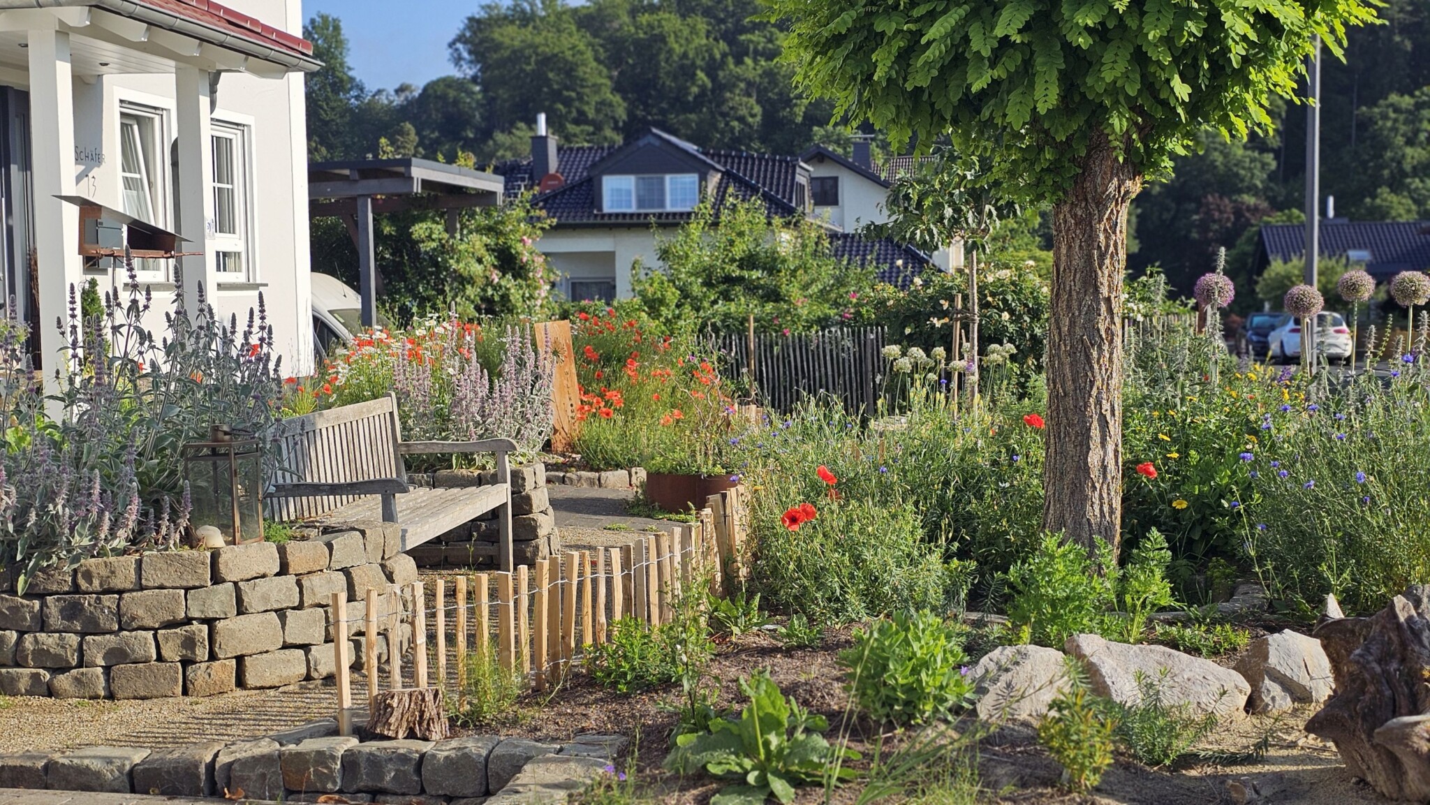 Naturnahe Umgestaltung eines Vorgartens im Westerwald