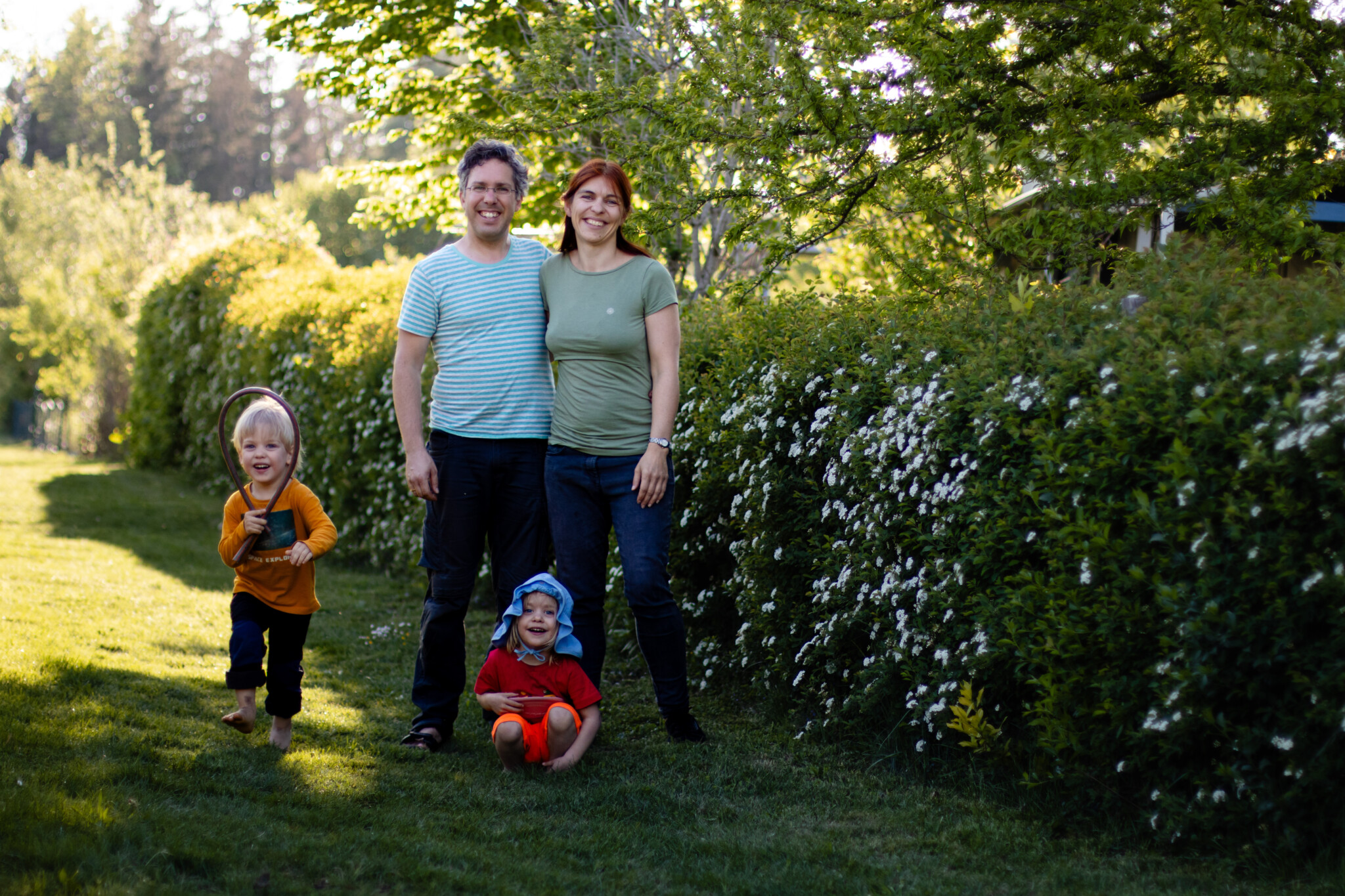 Schrebergarten mit Zwillingen