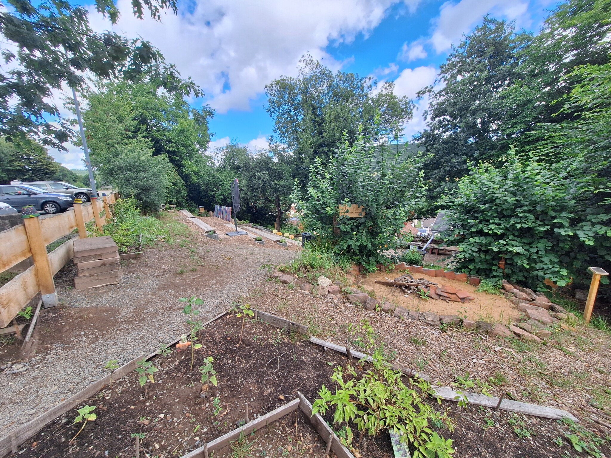 Errichtung eines Grünen Klassenzimmers in einem Naturnahen Garten